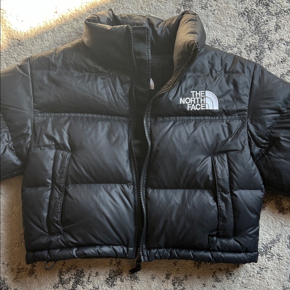 The North Face Women's Classic Black Puffer Jacket - Picture 5 of 16